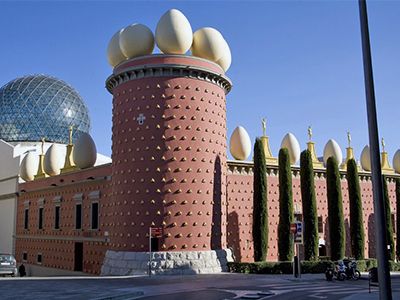 Dalí's Figueras & Girona Tour